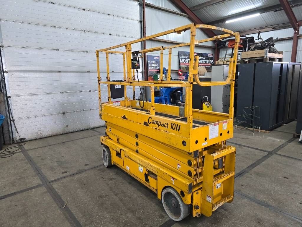 Teleskoparbeitsbühne типа Haulotte Compact 10 10N schaarhoogwerker schaarlift, Gebrauchtmaschine в Hooge mierde (Фотография 4)