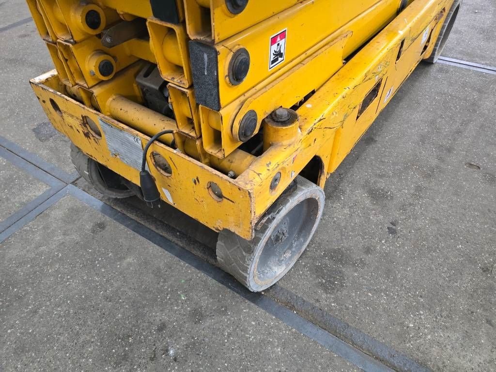 Teleskoparbeitsbühne типа Haulotte Compact 10 10N schaarhoogwerker schaarlift, Gebrauchtmaschine в Hooge mierde (Фотография 8)