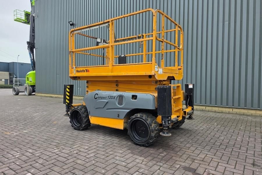 Teleskoparbeitsbühne des Typs Haulotte Compact 12DX Diesel, 4x4 Drive, 12m Working Height, Gebrauchtmaschine in Groenlo (Bild 10)