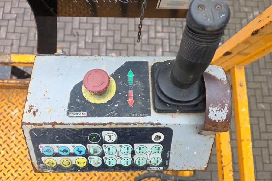 Teleskoparbeitsbühne des Typs Haulotte Compact 12DX Diesel, 4x4 Drive, 12m Working Height, Gebrauchtmaschine in Groenlo (Bild 4)