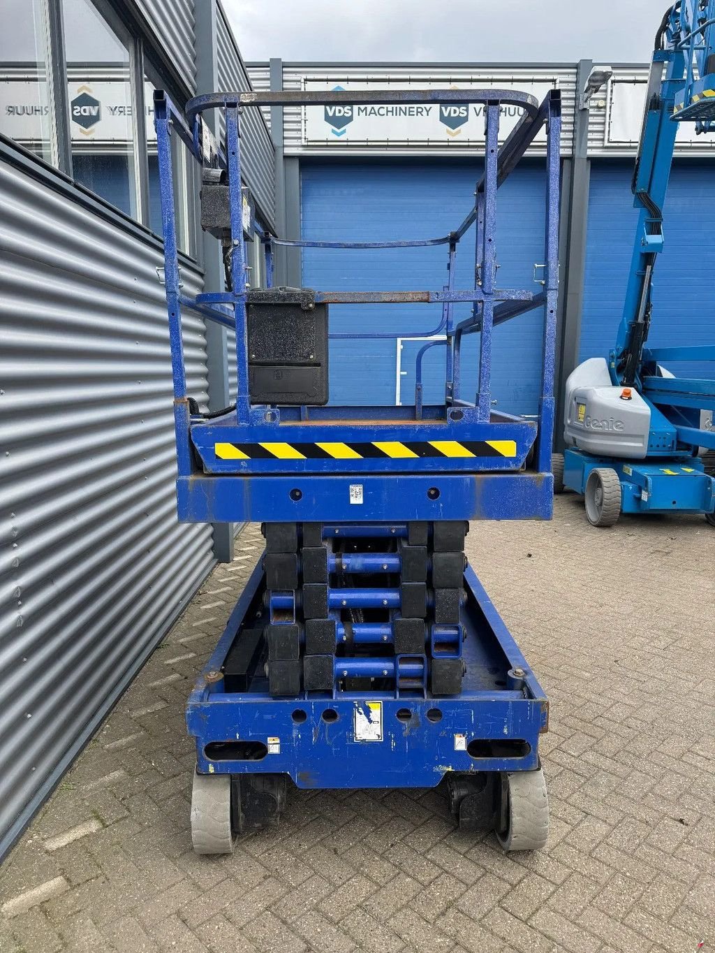 Teleskoparbeitsbühne типа Haulotte Compact 14 Hoogwerker Schaarhoogwerker, Gebrauchtmaschine в Hedel (Фотография 2)