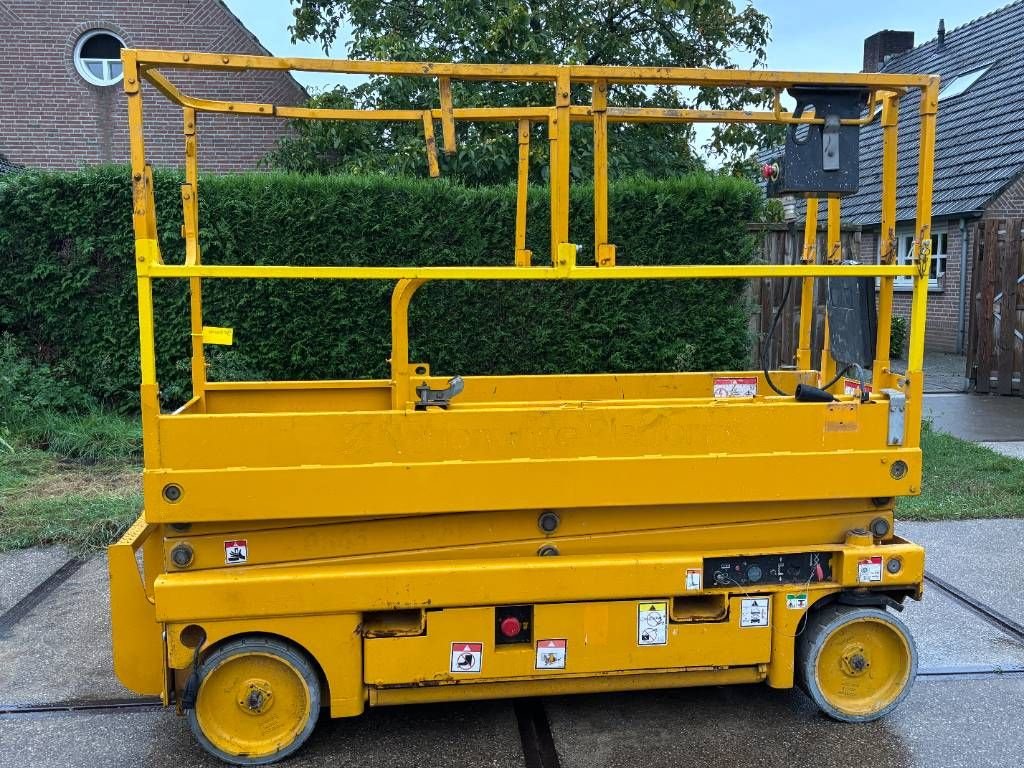 Teleskoparbeitsbühne des Typs Haulotte Compact 8 8m schaarlift hoogwerker, Gebrauchtmaschine in Hooge mierde (Bild 1)