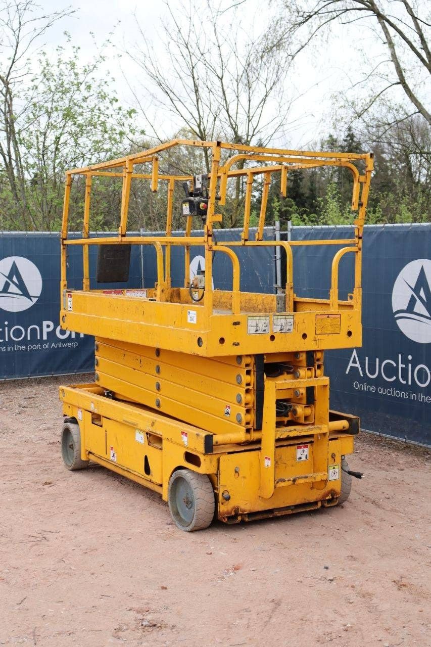 Teleskoparbeitsbühne typu Haulotte COMPACT12, Gebrauchtmaschine w Antwerpen (Zdjęcie 4)