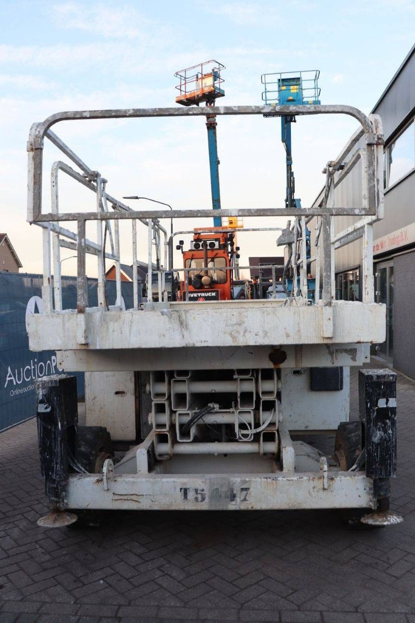 Teleskoparbeitsbühne от тип Haulotte H12SX, Gebrauchtmaschine в Antwerpen (Снимка 9)