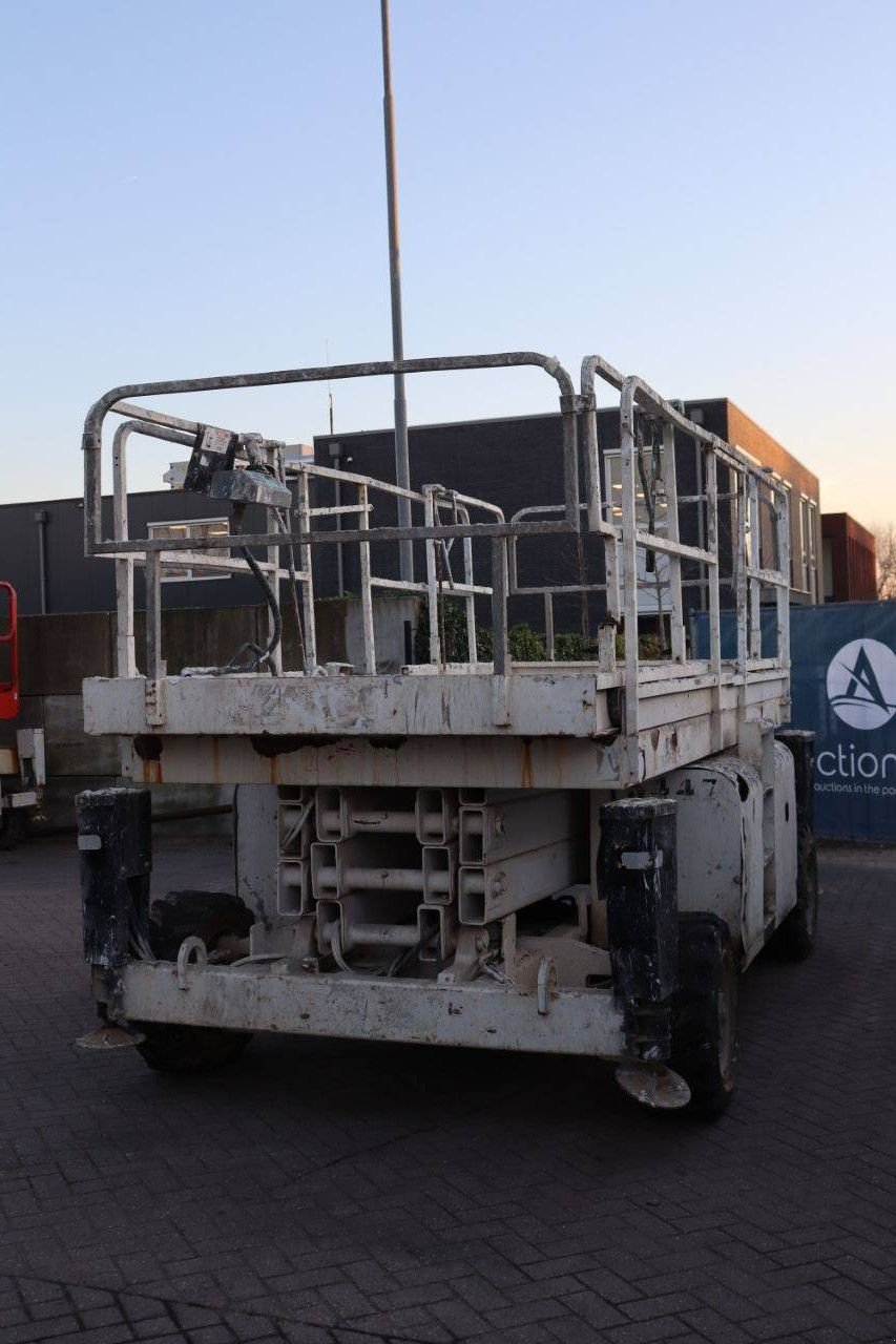 Teleskoparbeitsbühne от тип Haulotte H12SX, Gebrauchtmaschine в Antwerpen (Снимка 7)