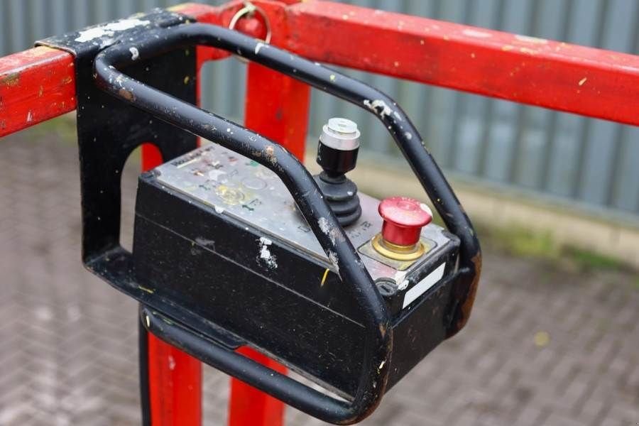 Teleskoparbeitsbühne des Typs Holland Lift Ecostar HL-9710 Electric, 12m Working Height, 325k, Gebrauchtmaschine in Groenlo (Bild 4)