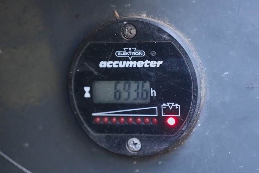 Teleskoparbeitsbühne des Typs Holland Lift Ecostar HL-9710 Electric, 12m Working Height, 325k, Gebrauchtmaschine in Groenlo (Bild 4)