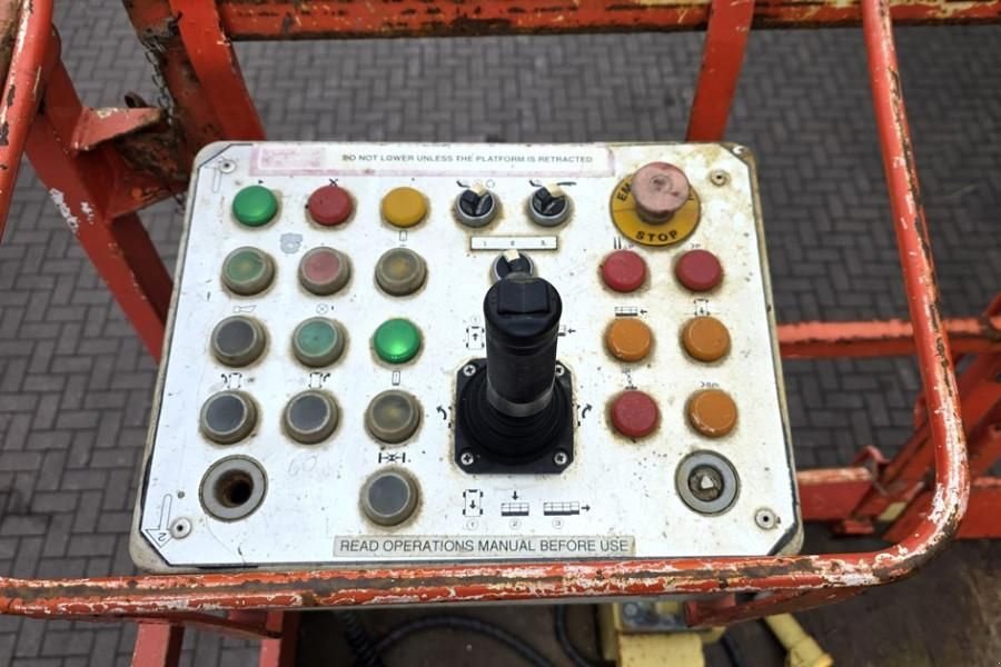 Teleskoparbeitsbühne del tipo Holland Lift G-300DL30/S Diesel, 4x4x4 Drive, 33.5m Working Hei, Gebrauchtmaschine In Groenlo (Immagine 4)