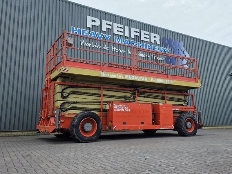 Teleskoparbeitsbühne of the type Holland Lift G-300DL30/S Diesel, 4x4x4 Drive, 33.5m Working Hei, Gebrauchtmaschine in Groenlo