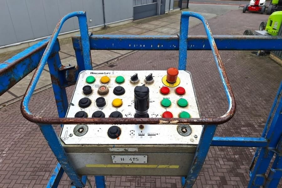 Teleskoparbeitsbühne des Typs Holland Lift Megastar G-300DL30/S Diesel, 4x4x4 Drive, 33.5m Wo, Gebrauchtmaschine in Groenlo (Bild 4)