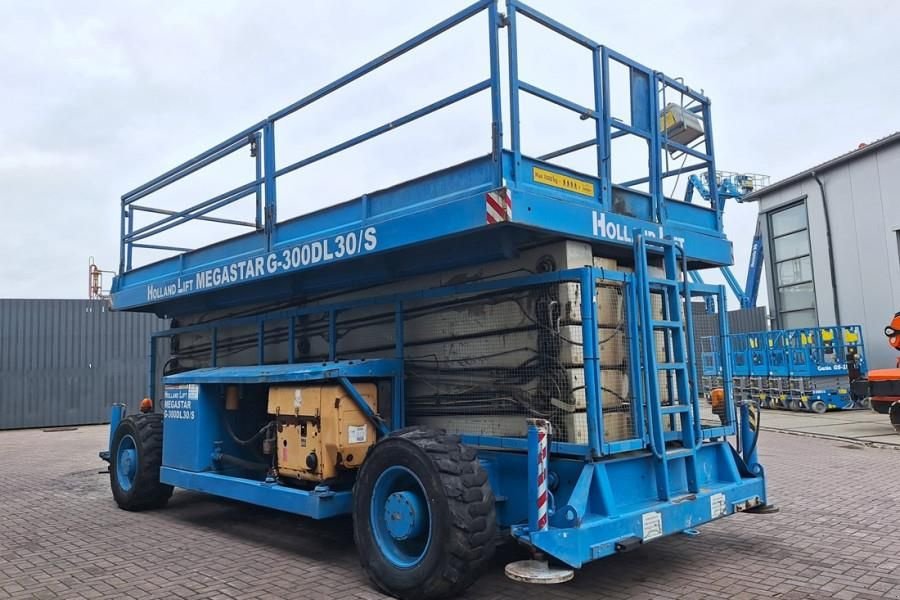 Teleskoparbeitsbühne des Typs Holland Lift Megastar G-300DL30/S Diesel, 4x4x4 Drive, 33.5m Wo, Gebrauchtmaschine in Groenlo (Bild 8)