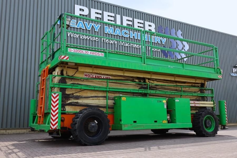 Teleskoparbeitsbühne des Typs Holland Lift Megastar G-320DL30-4WDS/N Diesel, 4x4x4 Drive, 34m, Gebrauchtmaschine in Groenlo (Bild 1)