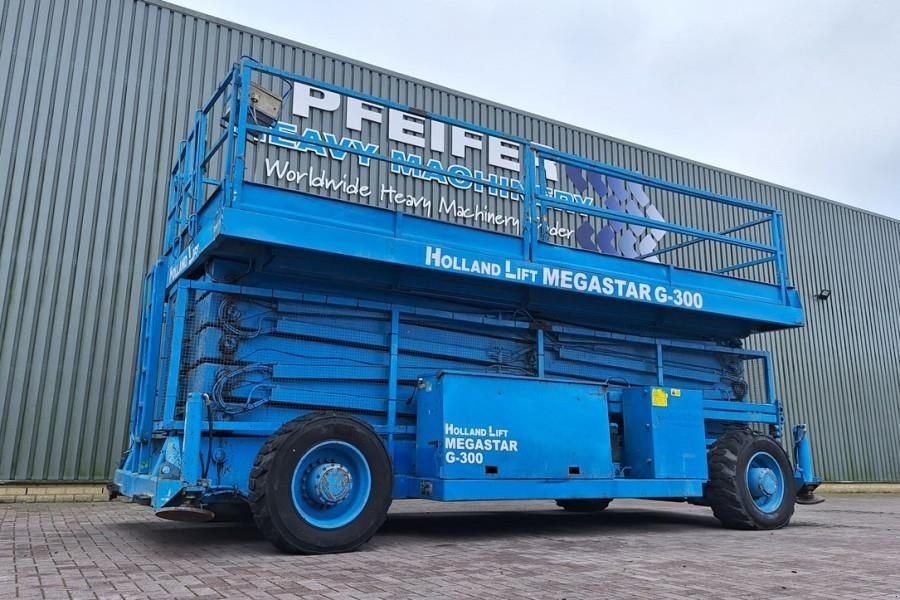 Teleskoparbeitsbühne des Typs Holland Lift Megastar G300 Diesel, 4x4x4 Drive, 33.5m Working H, Gebrauchtmaschine in Groenlo (Bild 1)