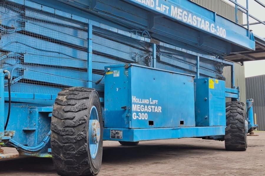 Teleskoparbeitsbühne des Typs Holland Lift Megastar G300 Diesel, 4x4x4 Drive, 33.5m Working H, Gebrauchtmaschine in Groenlo (Bild 11)