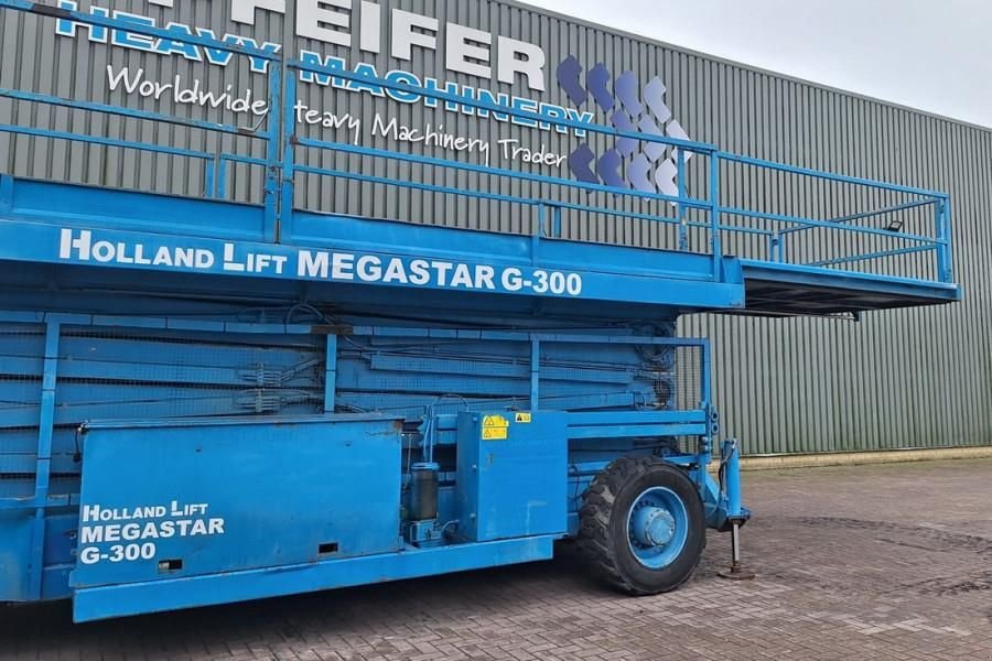 Teleskoparbeitsbühne des Typs Holland Lift Megastar G300 Diesel, 4x4x4 Drive, 33.5m Working H, Gebrauchtmaschine in Groenlo (Bild 10)