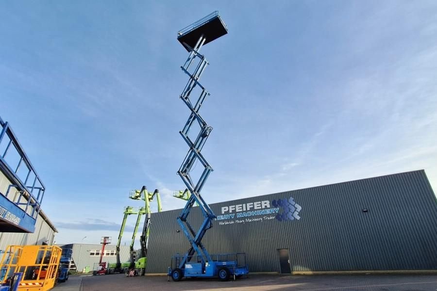 Teleskoparbeitsbühne des Typs Holland Lift Megastar G300DL30/S Diesel, 4x4x4 Drive, 33.5m Wor, Gebrauchtmaschine in Groenlo (Bild 3)