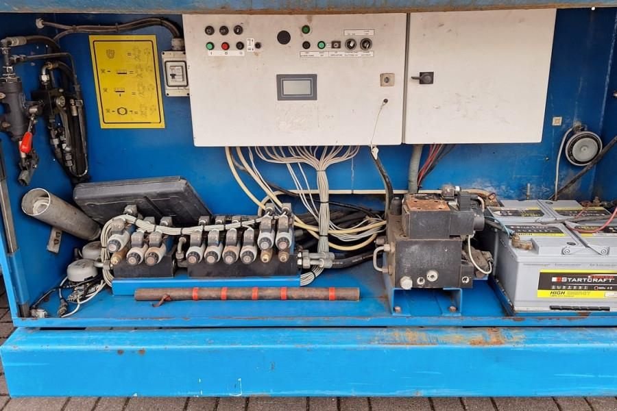 Teleskoparbeitsbühne des Typs Holland Lift Megastar G320DL30 4WDS/N Diesel, 4x4x4 Drive, 34m, Gebrauchtmaschine in Groenlo (Bild 5)