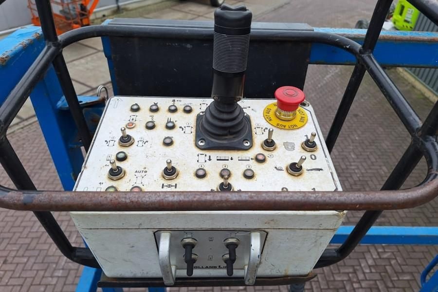 Teleskoparbeitsbühne des Typs Holland Lift Megastar G320DL30 4WDS/N Diesel, 4x4x4 Drive, 34m, Gebrauchtmaschine in Groenlo (Bild 4)