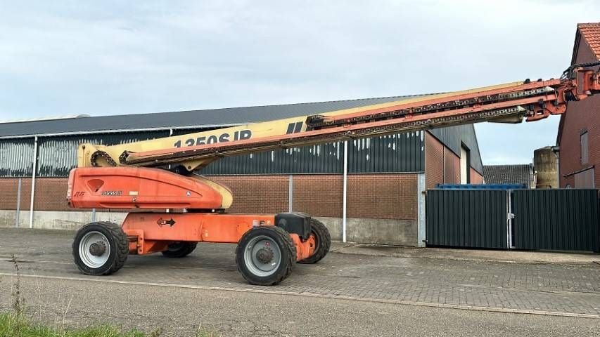 Teleskoparbeitsbühne des Typs JLG 1350 SJP, Gebrauchtmaschine in Roosendaal (Bild 2)