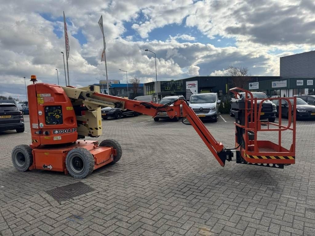 Teleskoparbeitsbühne tipa JLG E 300 AJP 12m knikarmhoogwerker telescoop, Gebrauchtmaschine u Hooge mierde (Slika 2)