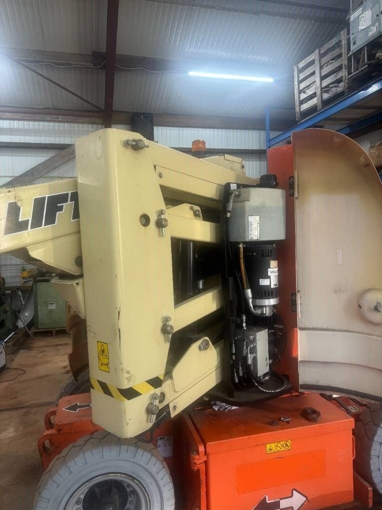 Teleskoparbeitsbühne tipa JLG E 300 AJP 12m knikarmhoogwerker telescoop, Gebrauchtmaschine u Hooge mierde (Slika 5)