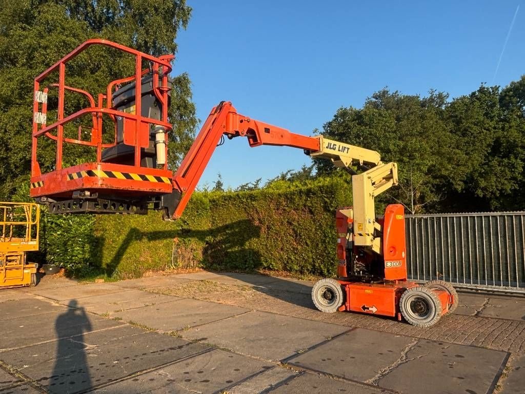 Teleskoparbeitsbühne tipa JLG E300AJP 12m knikarmhoogwerker e300 hoogwerker, Gebrauchtmaschine u Hooge mierde (Slika 9)