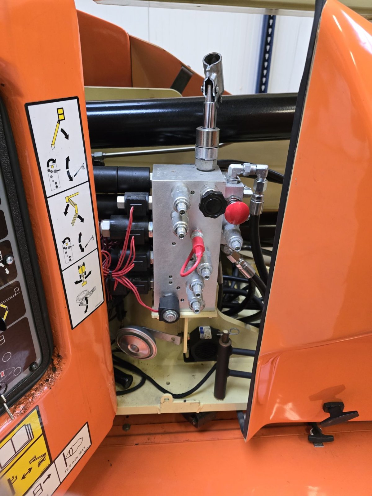 Teleskoparbeitsbühne des Typs JLG E400AJPN, Gebrauchtmaschine in Delden (Bild 9)