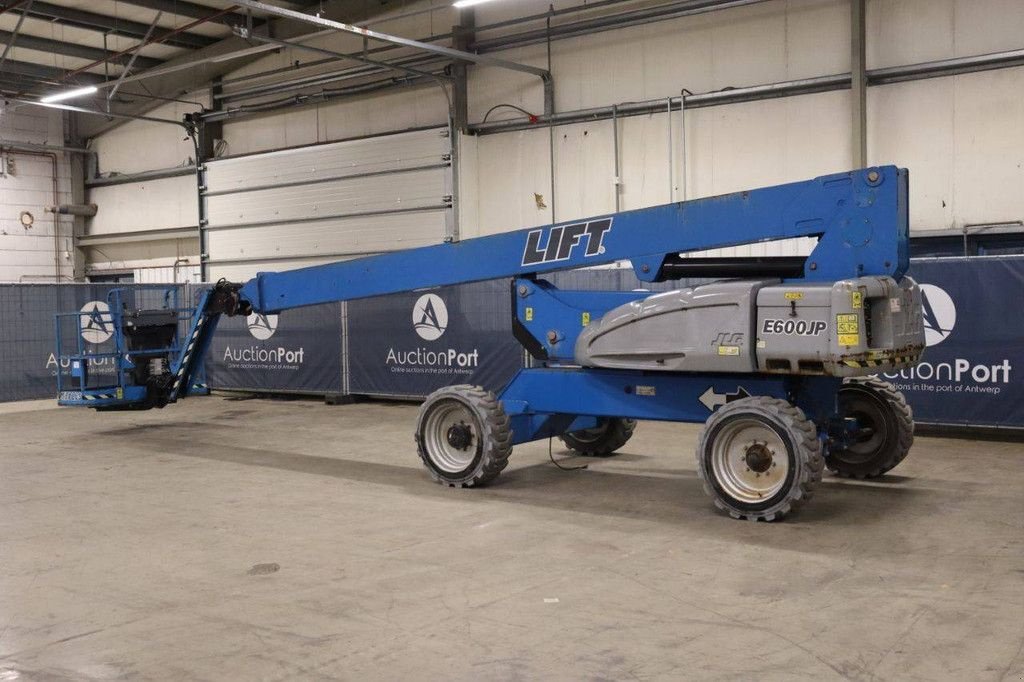 Teleskoparbeitsbühne от тип JLG E600JP, Gebrauchtmaschine в Antwerpen (Снимка 4)