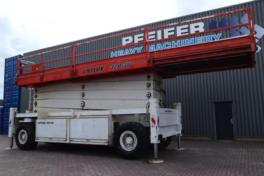 Teleskoparbeitsbühne типа Liftlux SL320-30DS Diesel, 4x4 Drive, 34m Working Height,, Gebrauchtmaschine в Groenlo (Фотография 11)