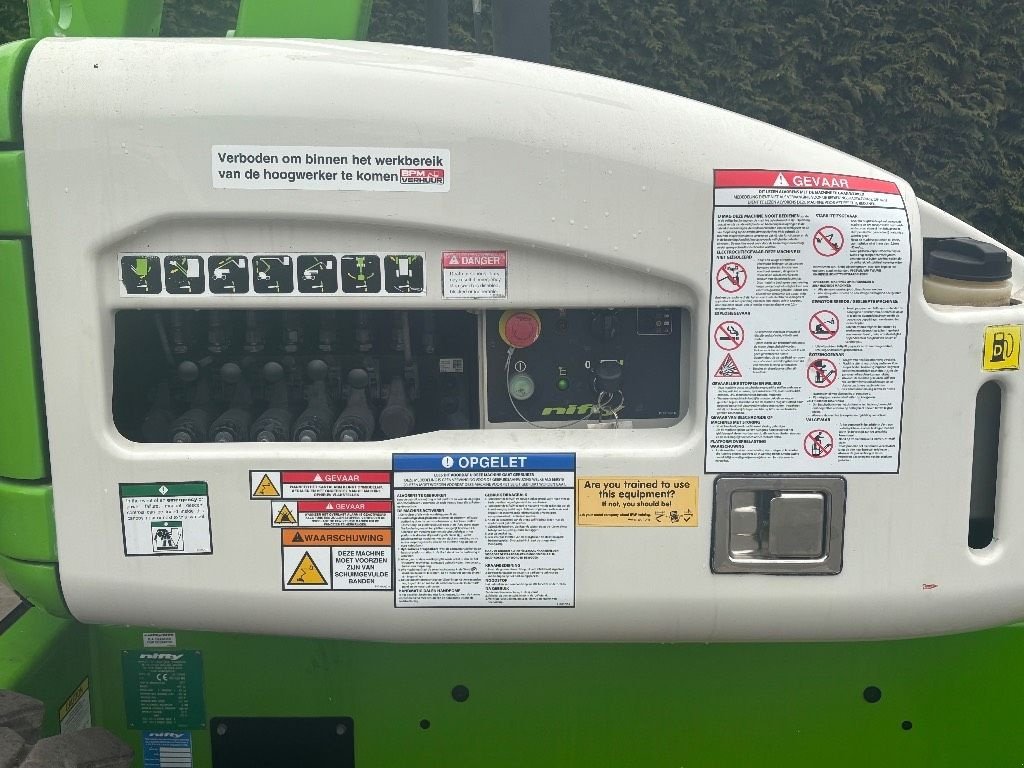 Teleskoparbeitsbühne типа Niftylift Hr15 knikarmhoogwerker 15m nifty telescoop 4x4, Gebrauchtmaschine в Hooge mierde (Фотография 10)