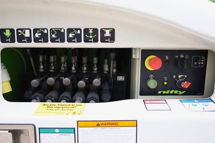 Teleskoparbeitsbühne типа Niftylift HR17N Hybrid MK3 Hybrid Battery & Diesel, 17m Work, Gebrauchtmaschine в Groenlo (Фотография 11)