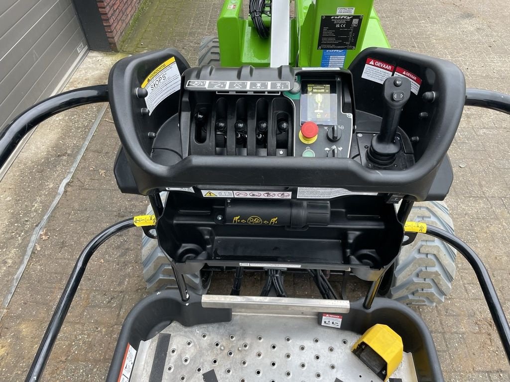 Teleskoparbeitsbühne des Typs Niftylift TE HUUR hoogwerker Nifty HR12 hybrid 4x4 electro / diesel 12 M, Gebrauchtmaschine in Neer (Bild 11)