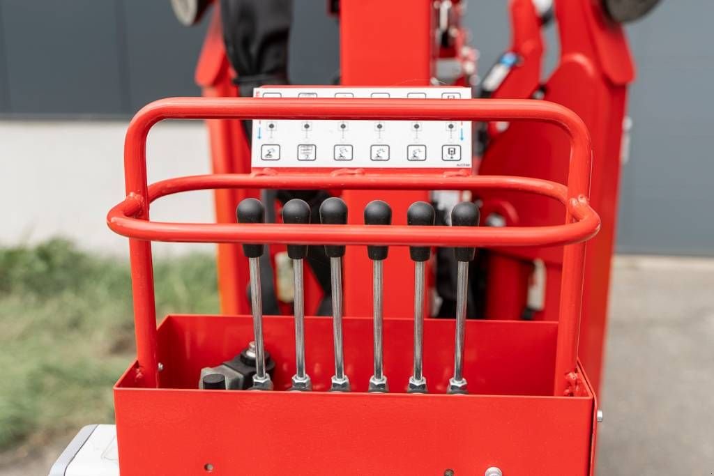 Teleskoparbeitsbühne des Typs Sonstige CMC S 18 F, Neumaschine in Moerbeke (Bild 11)