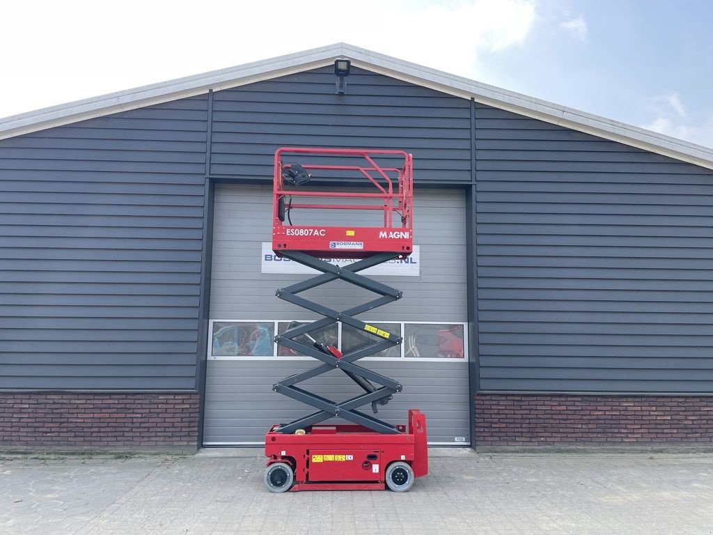 Teleskoparbeitsbühne Türe ait Sonstige MAGNI ES0807 AC schaarhoogwerker BJ 2023 26 uur, Gebrauchtmaschine içinde Neer (resim 2)