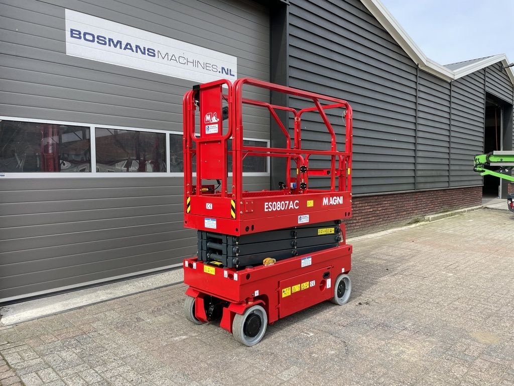 Teleskoparbeitsbühne tip Sonstige MAGNI ES0807 AC schaarhoogwerker NIEUW &euro;165 LEASE, Neumaschine in Neer (Poză 3)