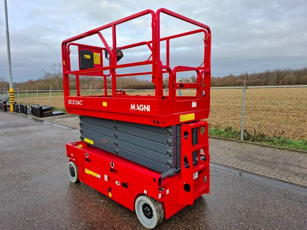 Teleskoparbeitsbühne van het type Sonstige MAGNI ES1212AC+ 2025, Neumaschine in Sittard (Foto 9)