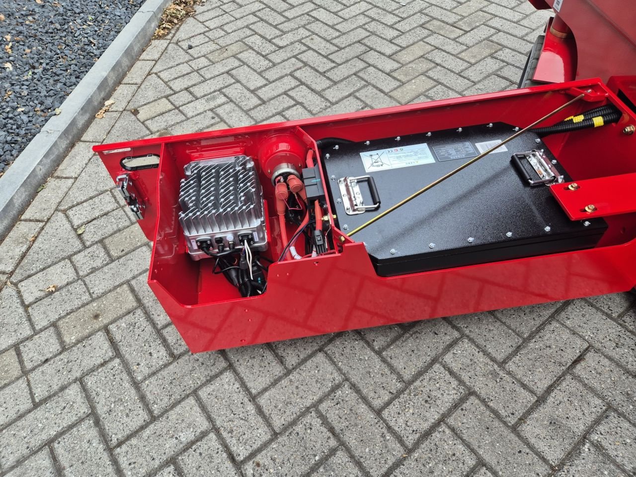 Teleskoparbeitsbühne des Typs Sonstige MAGNI ES1212AC PLUS, Neumaschine in Lunteren (Bild 5)