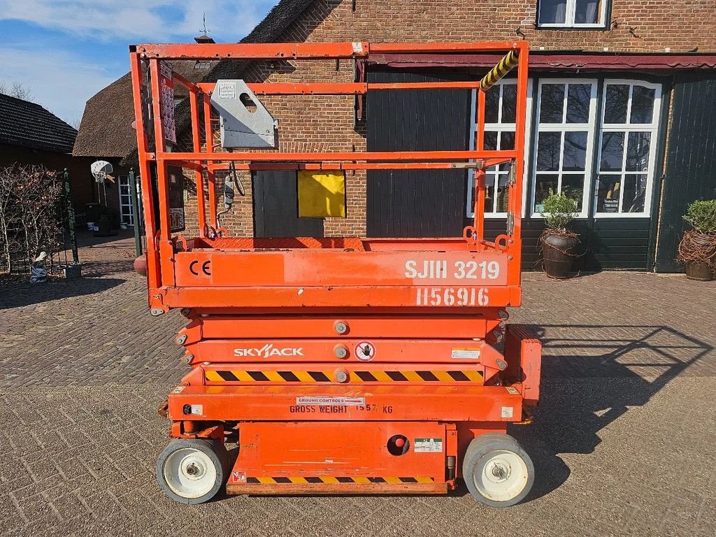 Teleskoparbeitsbühne типа Sonstige Sky Jack 3219 hoogwerker schaarlift 2015, Gebrauchtmaschine в Scherpenzeel (Фотография 1)