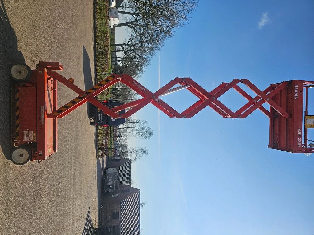 Teleskoparbeitsbühne типа Sonstige Sky Jack 3219 hoogwerker schaarlift 2015, Gebrauchtmaschine в Scherpenzeel (Фотография 4)