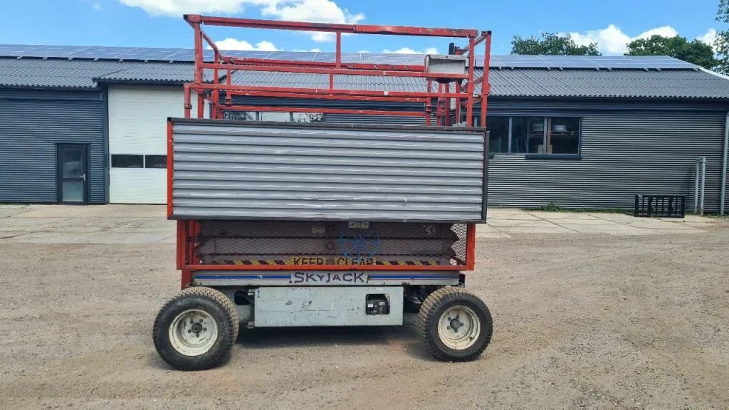 Teleskoparbeitsbühne des Typs Sonstige Sky Jack 6832, Gebrauchtmaschine in Scharsterbrug (Bild 5)