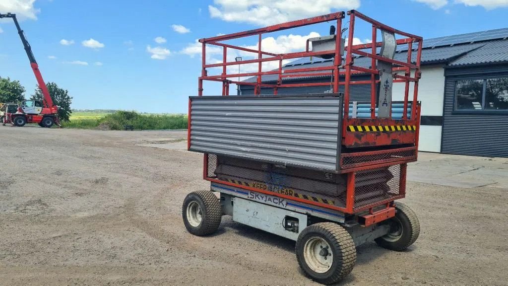 Teleskoparbeitsbühne des Typs Sonstige Sky Jack 6832, Gebrauchtmaschine in Scharsterbrug (Bild 4)