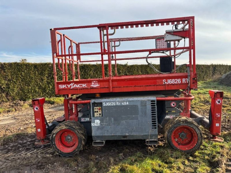 Teleskoparbeitsbühne typu Sonstige Sky Jack SJ 6826 RT 6826 4x4 hoogwerker 10 meter skyjack, Gebrauchtmaschine w Hooge mierde