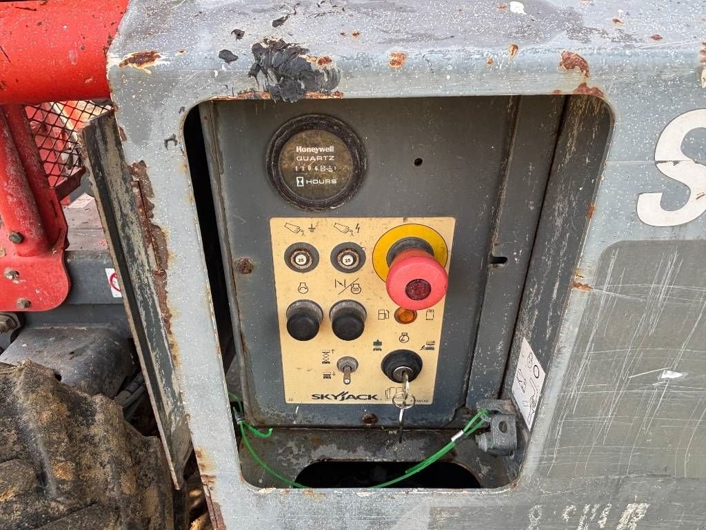 Teleskoparbeitsbühne typu Sonstige Sky Jack SJ 6826 RT 6826 4x4 hoogwerker 10 meter skyjack, Gebrauchtmaschine w Hooge mierde (Zdjęcie 8)