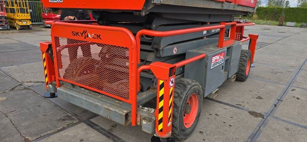 Teleskoparbeitsbühne типа Sonstige Sky Jack SJ 9241 RT schaarhoogwerker diesel 9241 14m, Gebrauchtmaschine в Hooge mierde (Фотография 4)