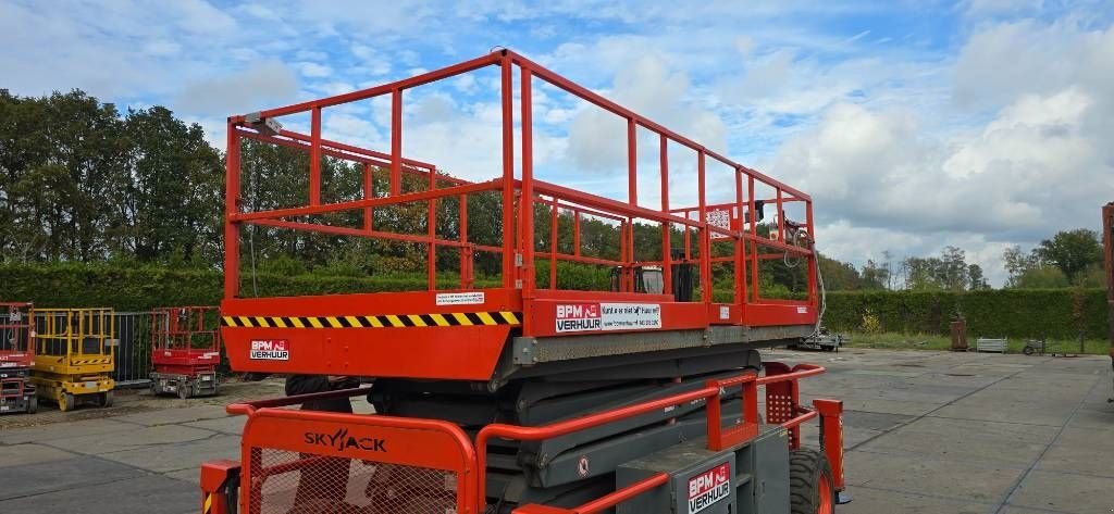 Teleskoparbeitsbühne типа Sonstige Sky Jack SJ 9241 RT schaarhoogwerker diesel 9241 14m, Gebrauchtmaschine в Hooge mierde (Фотография 3)