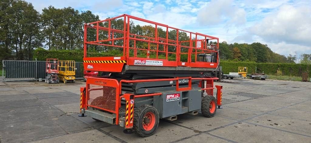 Teleskoparbeitsbühne типа Sonstige Sky Jack SJ 9241 RT schaarhoogwerker diesel 9241 14m, Gebrauchtmaschine в Hooge mierde (Фотография 2)