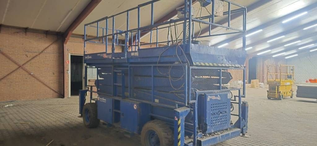 Teleskoparbeitsbühne van het type Sonstige Sky Jack SJ 9250 schaarhoogwerker 4x4 diesel Skyjack, Gebrauchtmaschine in Hooge mierde (Foto 3)