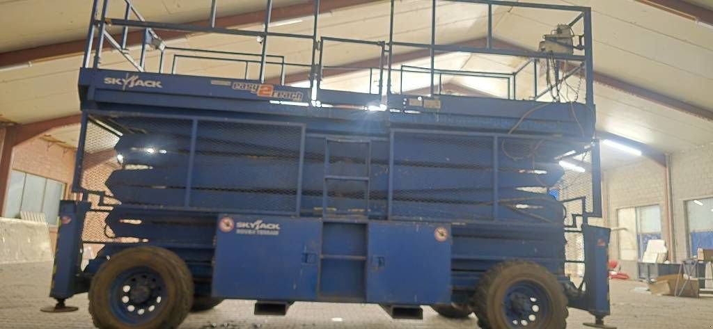 Teleskoparbeitsbühne van het type Sonstige Sky Jack SJ 9250 schaarhoogwerker 4x4 diesel Skyjack, Gebrauchtmaschine in Hooge mierde (Foto 5)
