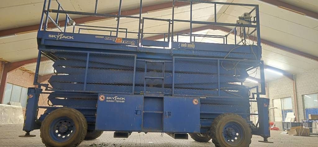 Teleskoparbeitsbühne van het type Sonstige Sky Jack SJ 9250 schaarhoogwerker 4x4 diesel Skyjack, Gebrauchtmaschine in Hooge mierde (Foto 7)