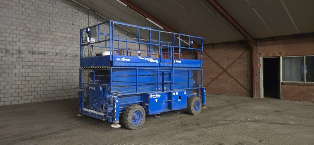 Teleskoparbeitsbühne van het type Sonstige Sky Jack SJ 9250 schaarhoogwerker 4x4 diesel Skyjack, Gebrauchtmaschine in Hooge mierde (Foto 1)